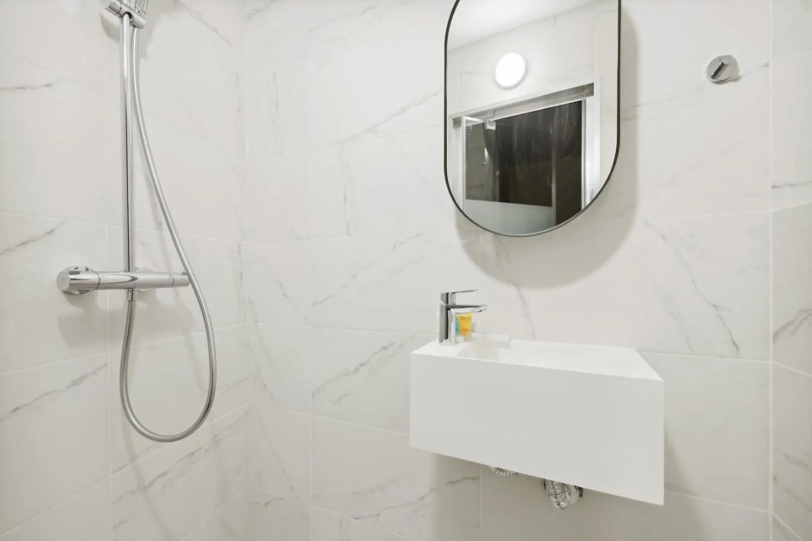 Bluestay 118 - Superb Studio In Parigi 0*,  Francia